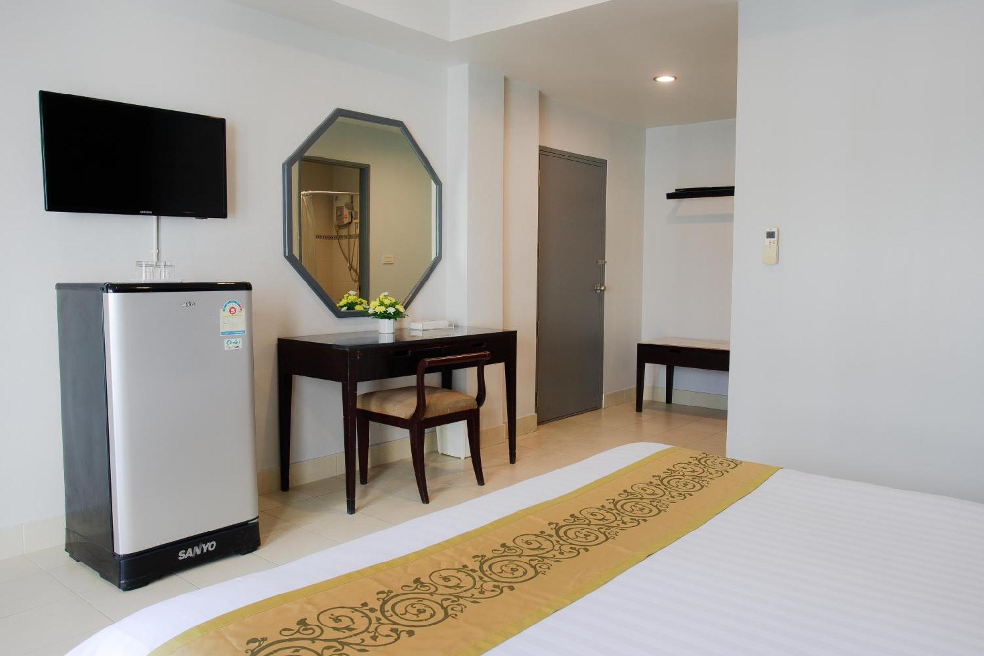 Апартаменты The Corner Patong Экстерьер фото