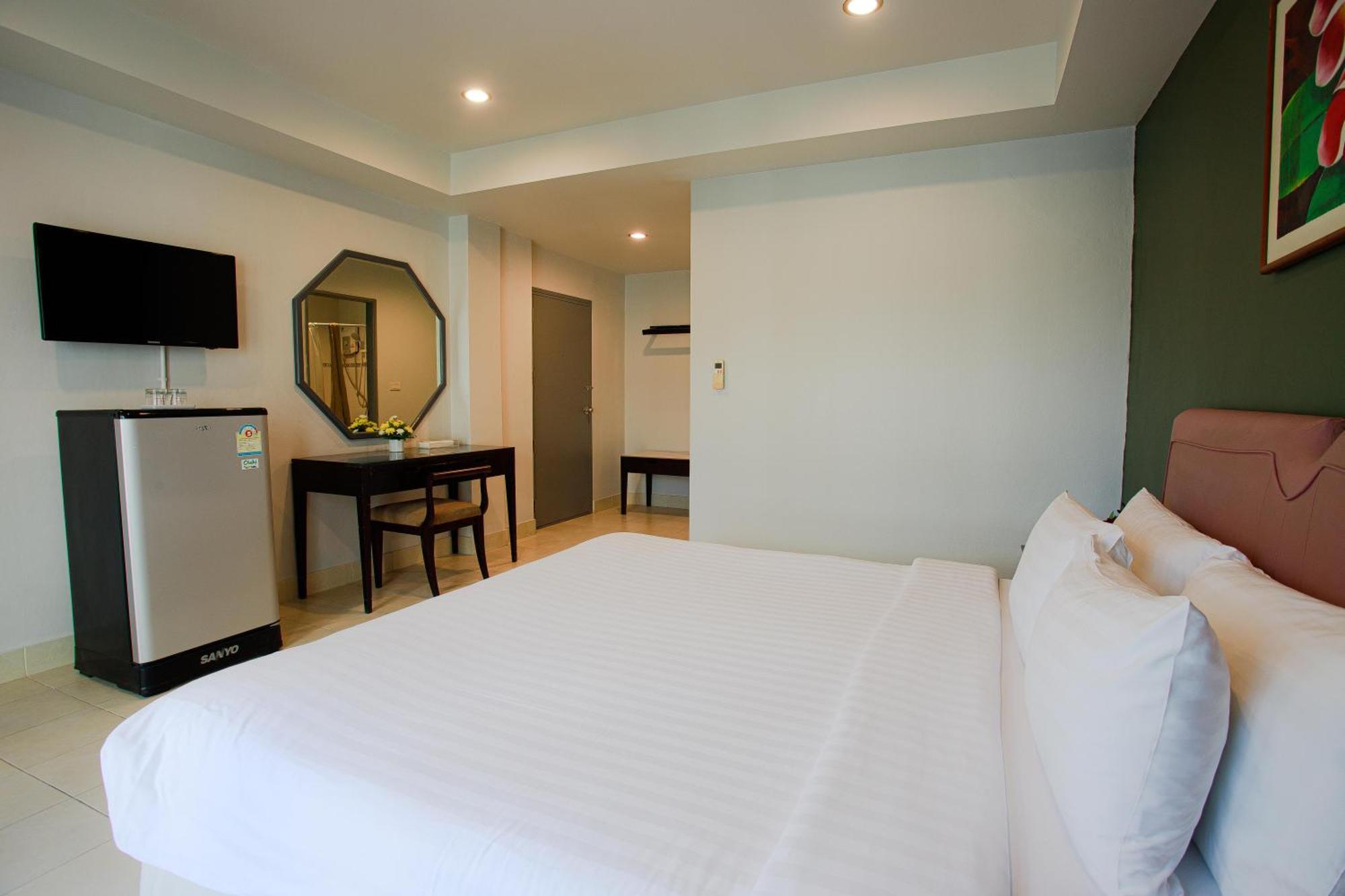 Апартаменты The Corner Patong Экстерьер фото